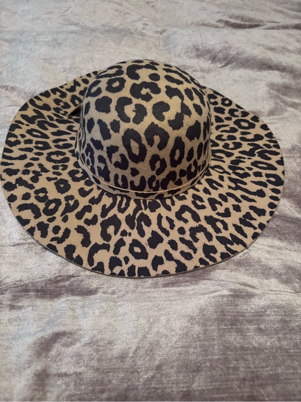 Leopard Hat - Picture 3 of 5